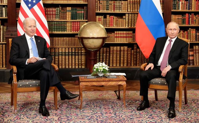 Archivo - El presidente de Estados Unidos, Joe Biden, y el ruso, Vladimir Putin, en la cumbre en Ginebra del 16 de junio.