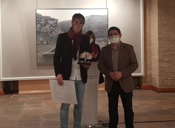 Archivo - Un momento del acto de entrega de los Premios de Pintura 'Emilio Ollero' del IEG en 2020