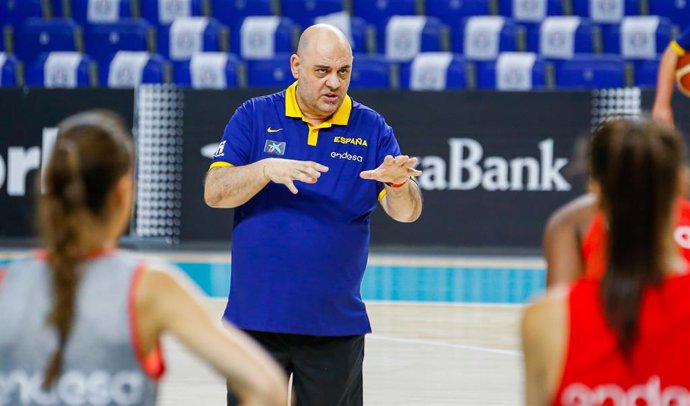 Lucas Mondelo entrenando a la selección