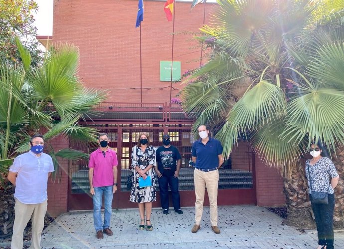 Miembros del PP en el IES Bioclimático de Badajoz