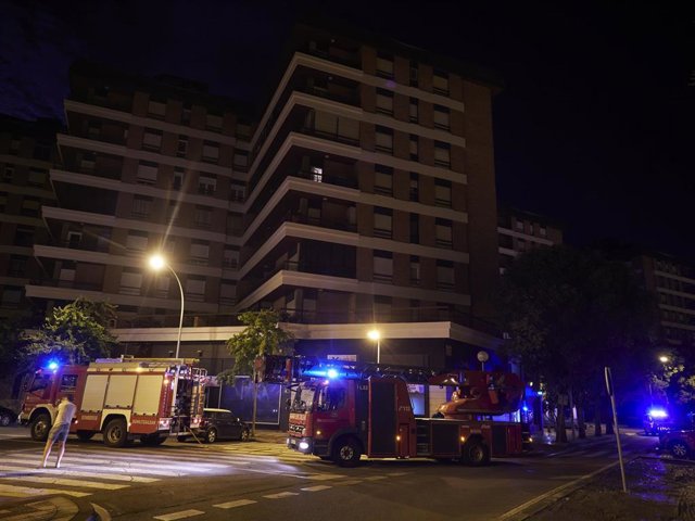 Incendio en edificio de la calle Monasterio Cilveti de Pamplona, sin heridos La Policía Nacional asistió a los bomberos en un incendio en el restaurante de un hotel de Pamplona durante la primera noche del toque de queda en Navarra el 24 de julio de 2021 en Pamplona, Navarra (España).
