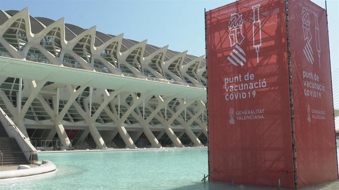 Archivo - El 'vacunódromo' de la ciudad de Valncia está habilitado en la Ciutat de les Arts i les Cincies