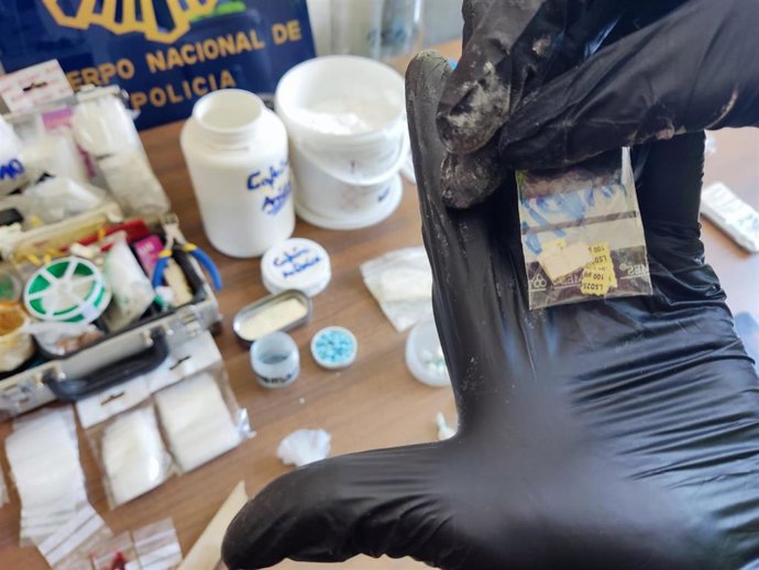 La Policía Nacional desmantela un punto de venta de droga dentro de un domicilio del Centro.