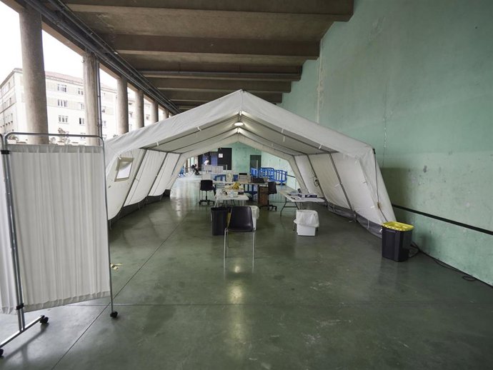 Archivo - Lugar de vacunación contra el Covid-19 en el antiguo colegio de Maristas de Pamplona.