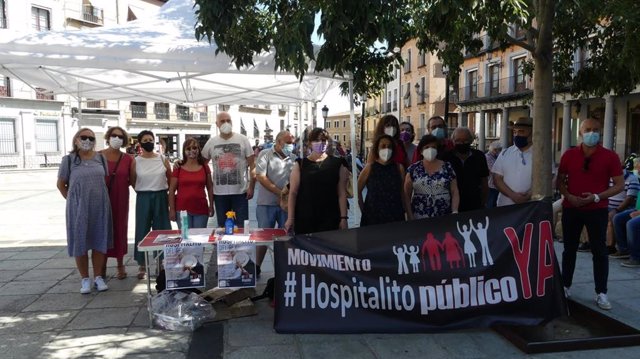 Movimiento 'Hospitalito Ya' recoge firmas en la plaza de Zocodover