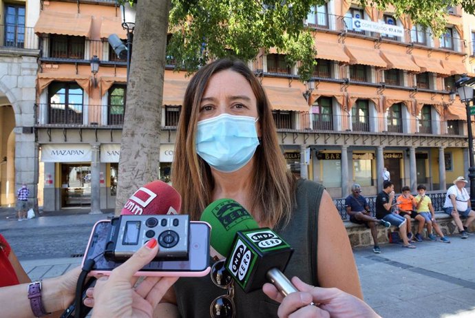 La vicesecretaria del PSOE de Toledo y diputada nacional, Esther Padilla, en declaraciones a los medios en Toledo