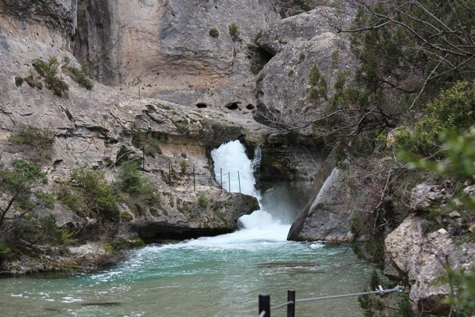 Monumento Natural del nacimiento del río Pitarque, en la provincia de Teruel.