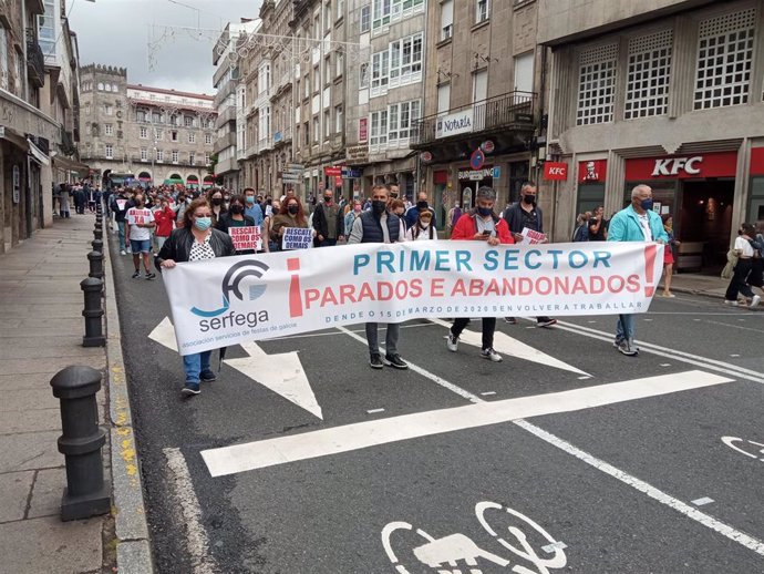 Manifestación del sector de las orquestas y verbenas de Galicia para pedir a Xunta y Gobierno protocolos y ayudas a las empresas
