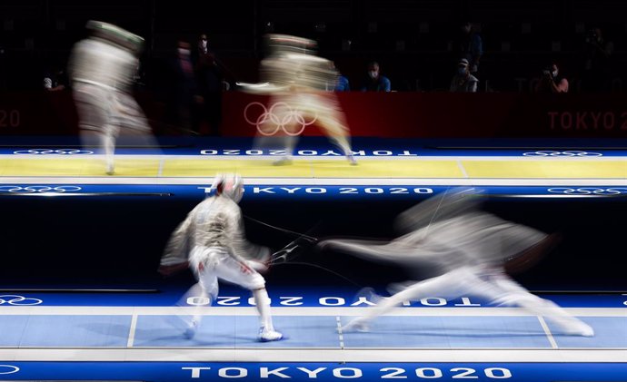 24 July 2021, Japan, Tokyo: On the front lane South Korean Sanguk Oh (R) in action against Georgia's Sandro Bazadze, while on the behind lane Iran's Ali Iri Pakdaman (L) in action against Hungary's Aron Szilagyi during the men's fencing quarterfinals at
