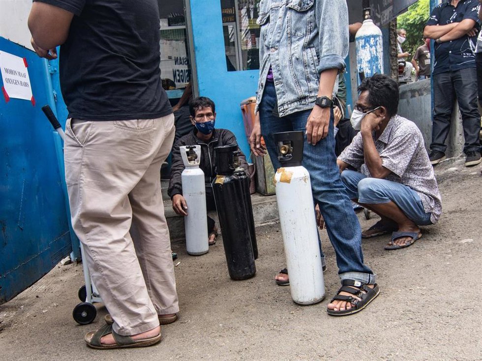 Ciudadanos de Jakarta, en Indonesia, durante la pandemia de coronavirus