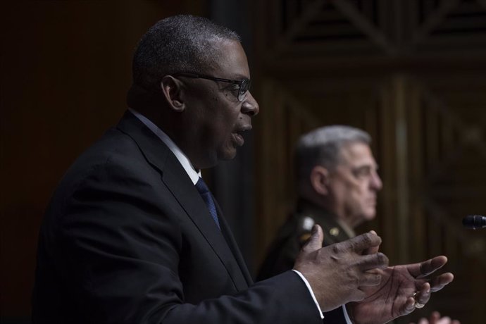 Archivo - HANDOUT - 10 June 2021, US, Washington: USDefense Secretary Lloyd Austin (L)and Chairman of the Joint Chiefs Of Staff General Mark Milley testify to the Senate Appropriations Committee regarding the fiscal year 2022 budget for the Defense De
