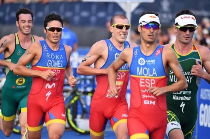 Archivo - Gómez Noya, Mola y Alarza en una prueba de las Worlds Series de triatlón