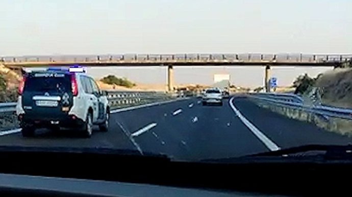 La Guardia Civil investiga al conductor de un camión por circular bajo influencia del alcohol o drogas