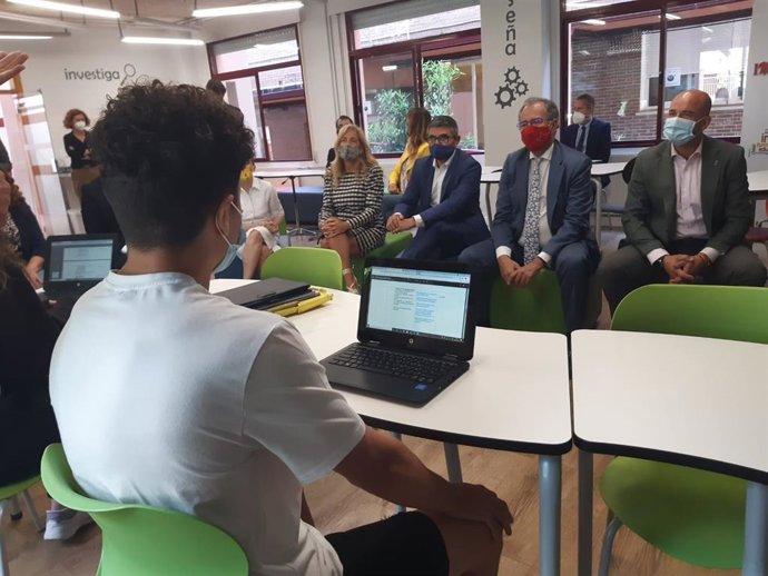 Archivo -  Aula del Fururo en el IES Giner de los Ríos de Alcobendas