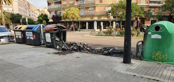 Contenedor quemado en Valncia