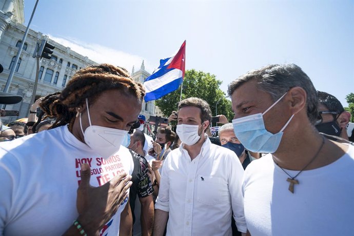 Pablo Casado asiste a la 'Marcha por Cuba' en Madrid