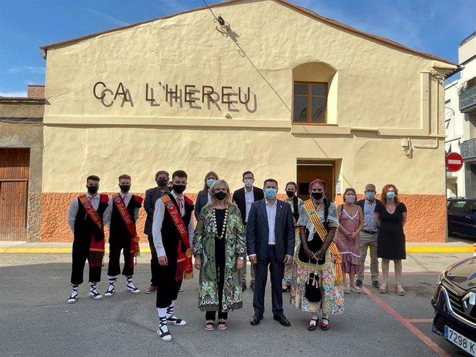 La consellera Violant Cervera en la Inauguración del equipamiento de servicios sociales Ca l'Hereu en Alcarrs (Lleida), el 25 de julio de 2021.