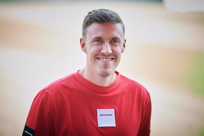 Archivo - FILED - 07 August 2020, Berlin: Union Berlin new player Max Kruse poses for a picture during his presentation as the new striker. Kruse could make his competitive debut for Union Berlin later this month after the forward received clearance fro