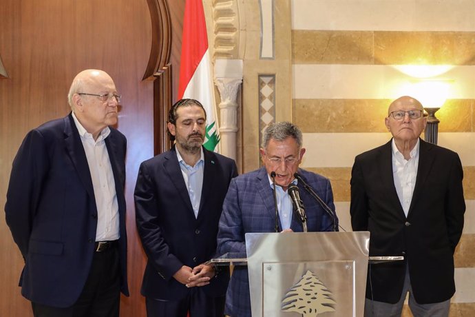 HANDOUT - 25 July 2021, Lebanon, Beirut: (L-R)Former Prime Ministers of Lebanon  Najib Mikati, Saad Hariri, Fouad Siniora, Tammam Salam, speak during a press conference after their meeting at the Government Palace. The Club of Former Prime Ministers ha