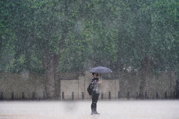 Fuertes lluvias torrenciales en Londres que dejan a su paso inundaciones y graves desperfectos