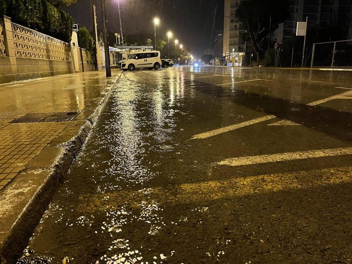 Archivo - Lluvia en un municipio valenciano