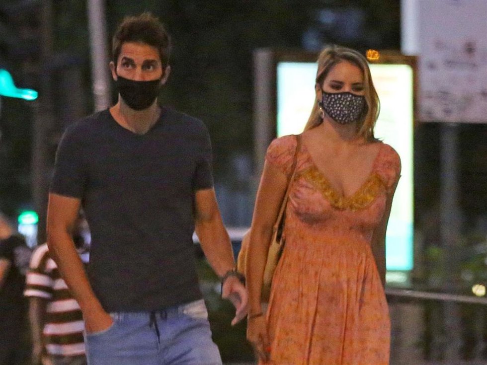 SANTI BURGOA Y ALBA CARRILLO