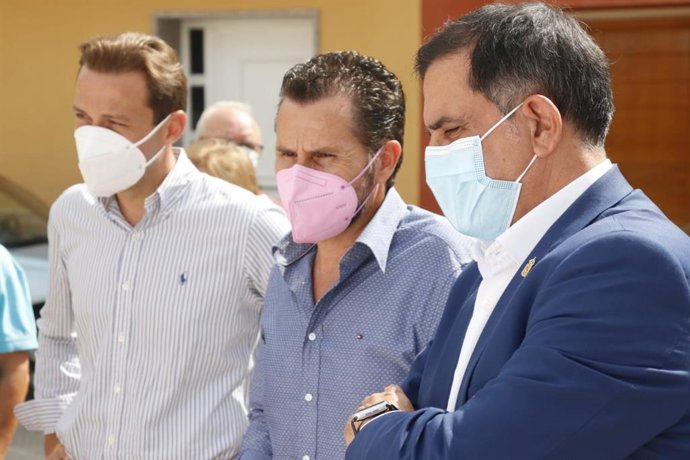 El alcalde José Antonio Serrano, acompañado por el Vicealcalde Mario Gómez, han comprobado in situ el estado de ejecución de las obras