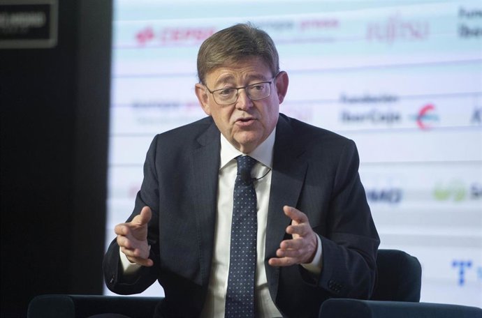 El presidente de la Generalitat valenciana, Ximo Puig, interviene en un Desayuno Informativo de Europa Press (archivo).