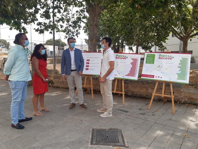 El alcalde de Palma, José Hila; la teniente de alcalde de Infraestructuras y Accesibilidad, Angélica Pastor, y el coordinador general del área de Infraestructuras, Luis Sureda