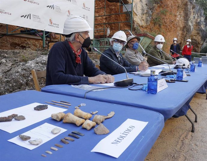 El consejero de Cultura y Turismo, Javier Ortega, durante la presentación de los resultados de la campaña de excavaciones de Atapuerca.