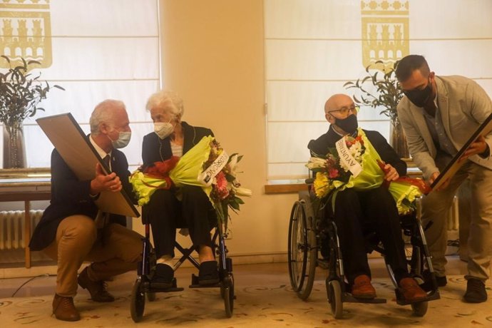 El Ayuntamiento celebra el Día de los Abuelos y Abuelas con un homenaje a Germán González y María Fernández, los abuelos de Logroño