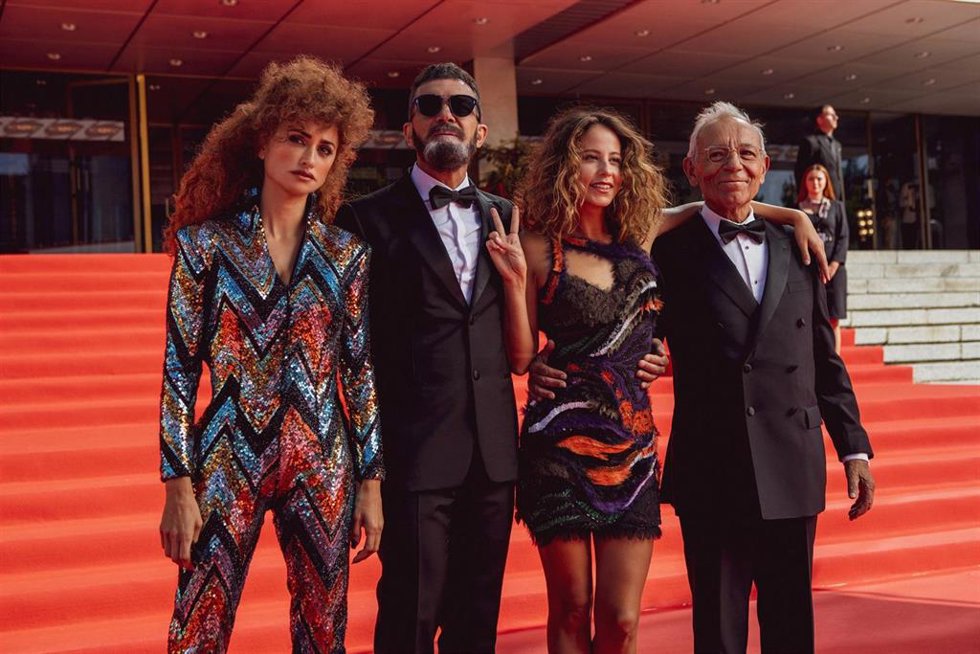 Archivo - Antonio Banderas, Penélope Cruz, Irene escolar y José Luis Gómez, en 'Competencia oficial'