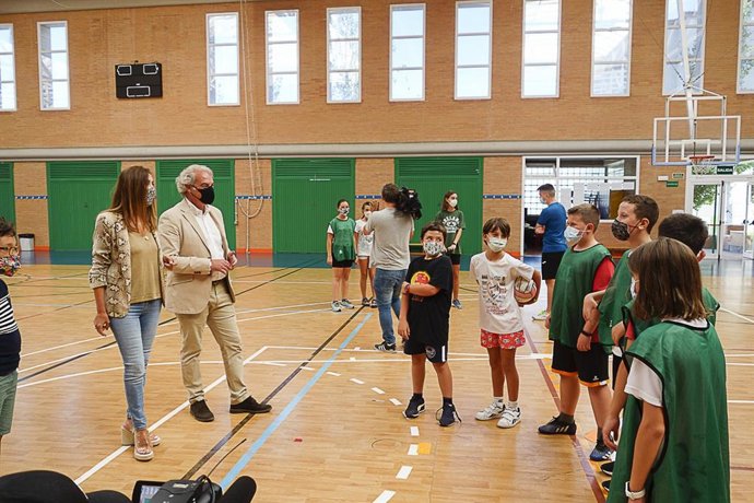 El concejal de Deportes, José Antonio Huertas, en el Complejo Deportivo Núñez Blanca