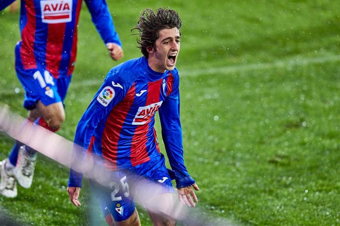 Archivo - Bryan Gil of SD Eibar SAD celebrating his goal with his teammates during the Spanish league, La Liga Santander, football match played between SD Eibar SAD and Granada CF at Ipurua stadium on January 3, 2021 in Eibar, Spain.