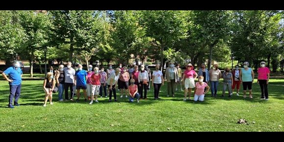 1. El Parque Quevedo de León acoge un acto para reivindicar el papel de los abuelos