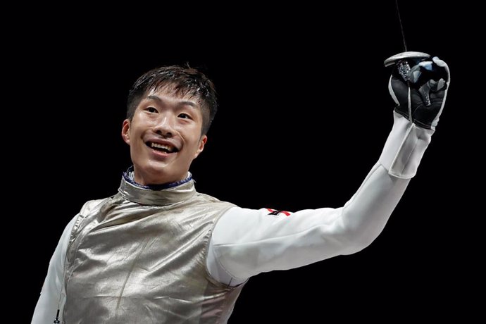 26 July 2021, Japan, Chiba: Hong Kong's Cheung Ka Long celebrates defeating Italy's Daniele Garozzo in the Men's Foil Individual Gold Medal bout at the Makuhari Messe Hall B, during the Tokyo 2020 Olympic Games. Photo: Oliver Weiken/dpa