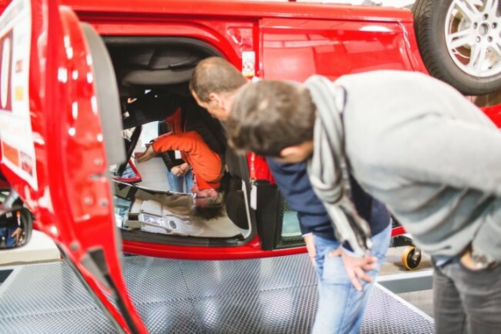 Casa Seat ofrecerá en septiembre cursos de conducción con un simulador de vuelco