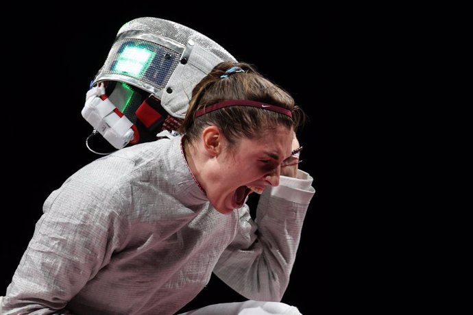 26 July 2021, Japan, Chiba: Russia's Sofia Pozdniakova celebrates after defeating Russia's Sofya Velikaya in the Women's Sabre Individual Gold Medal bout at the Makuhari Messe Hall B, as part of the Tokyo 2020 Olympic Games. Photo: Oliver Weiken/dpa