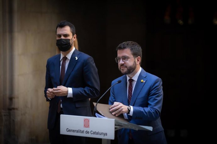 Archivo - El presidente de la Generalitat, Pere Aragons, interviene en la presentación del acuerdo con agentes sociales para el plan de ayudas a empresas, autónomos y trabajadores en ERTE por el Covid-19, a 14 de junio de 2021, en Barcelona, Catalunya,