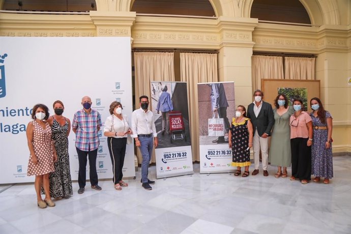 La campaña 'No cargues con la soledad' refuerza el programa municipal contra el aislamiento de personas mayores