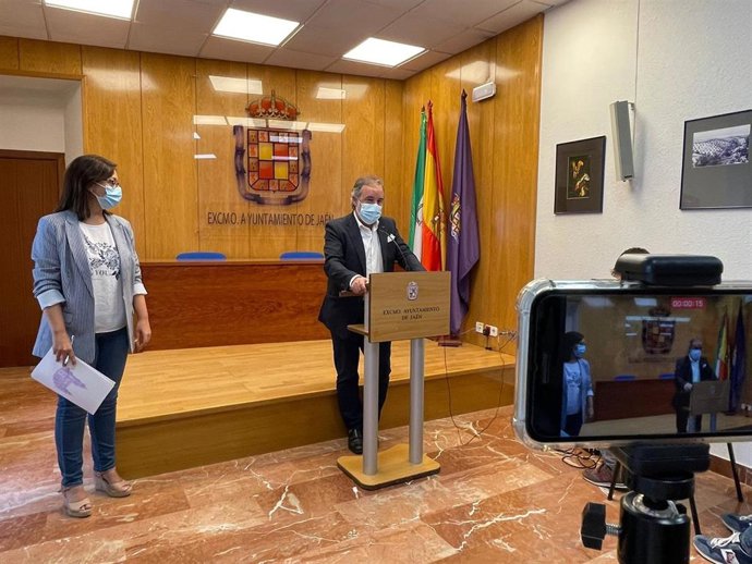 El concejal Francisco Lechuga durante la rueda de prensa