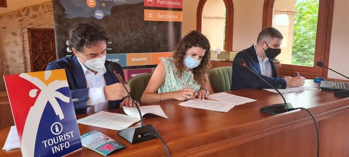 Imagen de la firma del Plan de Dinamización Turística de La Canal de Navarrés