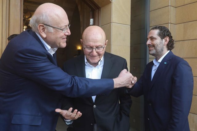 Arxiu - Els antics primers ministres del Líban Najib Mikati, Tammam Salam i Saad Hariri abans de la reunió al palau de govern