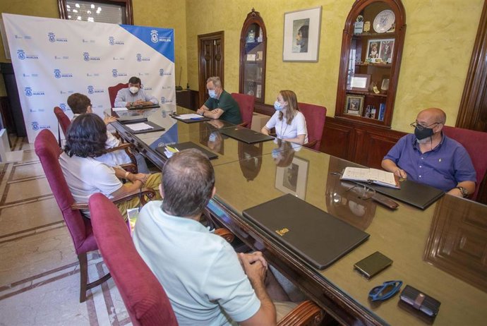 El Ayuntamiento de Huelva se reúne con la AAVV de Pescadería.