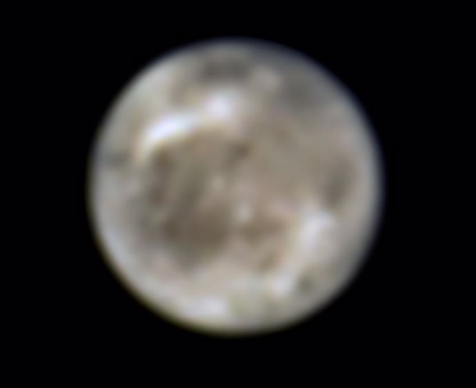 Esta imagen presenta la luna de Júpiter, Ganímedes, vista por el Telescopio Espacial Hubble de la NASA en 1996.
