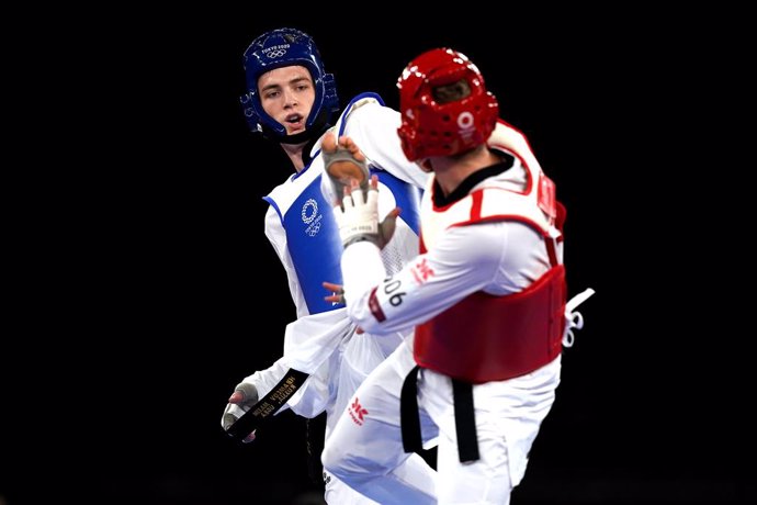 26 July 2021, Japan, Tokyo: Russia's Maksim Khramtcov (L) in action against Jordan's Saleh Elsharabaty during the Men's 80kg Gold Medal Taekwondo Contest at the Makuhari Messe Hall A, during the Tokyo 2020 Olympic Games. Photo: Martin Rickett/PA Wire/dpa