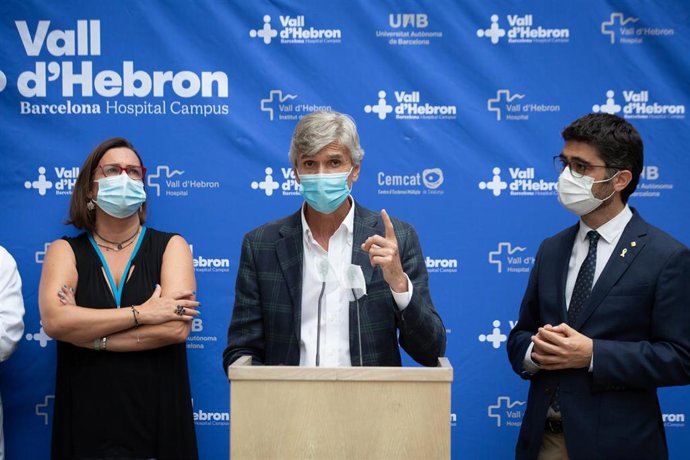 La directora gerente del ICS, Yolanda Lejardi, el conseller de Salud, Josep Maria Argimon, el vicepresidente y conseller de Políticas Digitales y Territorio, Jordi Puigneró