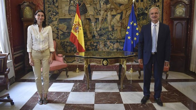 La ministra de Justicia, Pilar Llop, se reúne con los principales operadores jurídicos.