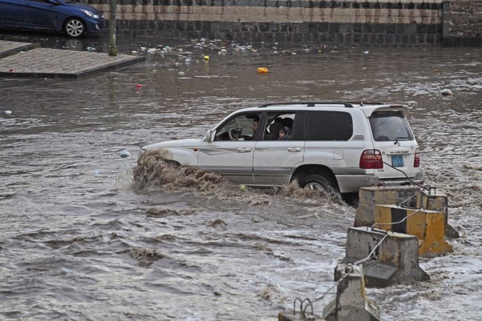 23 July 2021, Yemen, Sanaa: A motorist drives in a flooded street after heavy rains in Sanaa. At least fourteen people have been killed by flooding in Yemen after nonseasonal rainstorms hit parts of the country, security officials said. Photo: Hani Al-A