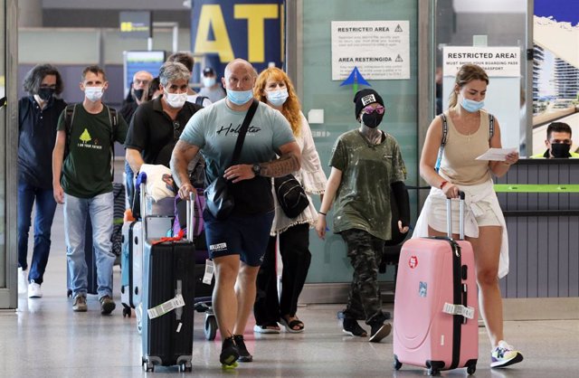 Llegada masiva de turistas de varias nacionalidades al aeropuerto de la capital para disfrutar del verano en la Costa del Sol, a 19 de julio de 2021, en Málaga (Andalucía. España).